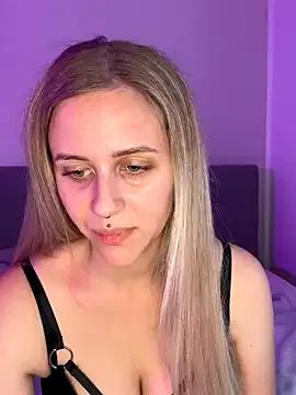 lunawolf21 — Private on StripChat