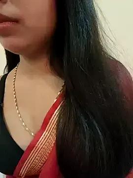 Maahhii_2 on StripChat 