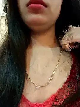 Maahhii_2 on StripChat 