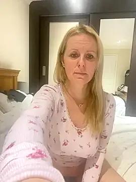 madamlillyrose — Pussy play 2 mins