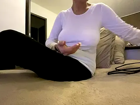 Marilou1983 on StripChat