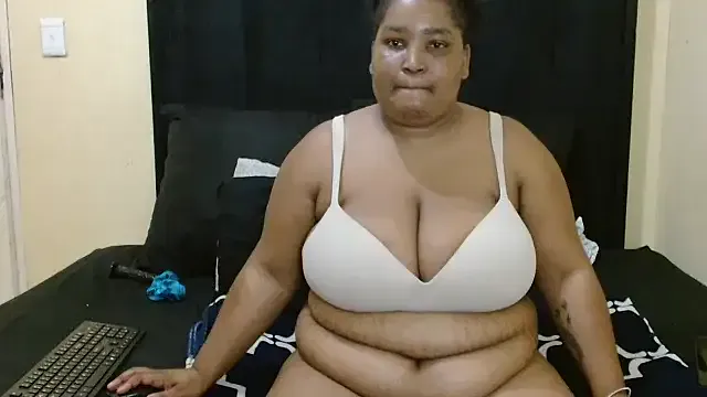 MassiveBoobsxxxx on StripChat