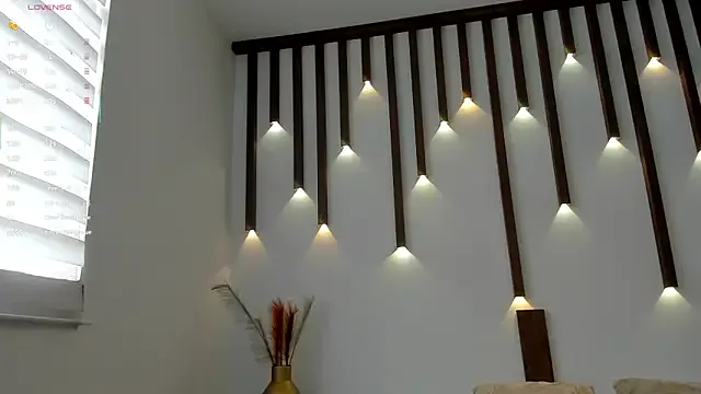 megan_cooper28 — topless and bouncing tits for 15min