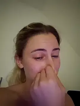 Melly4You on StripChat