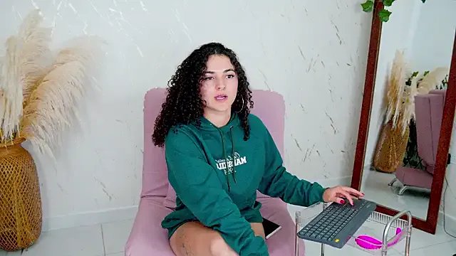 merida_bell18 on StripChat