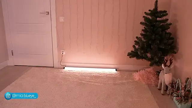 Miablueye on StripChat