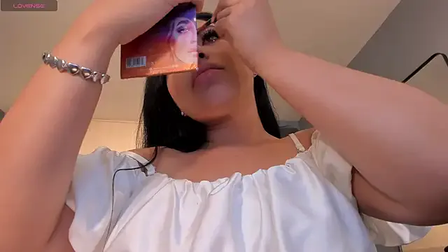 MiaRoberts1 on StripChat