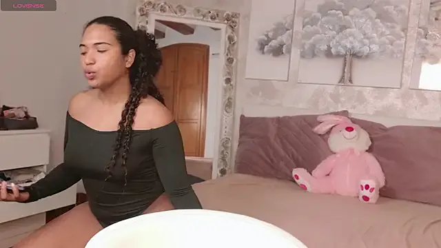 MilaTeenX on StripChat