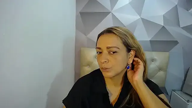 Milf-Prettyboobs on StripChat