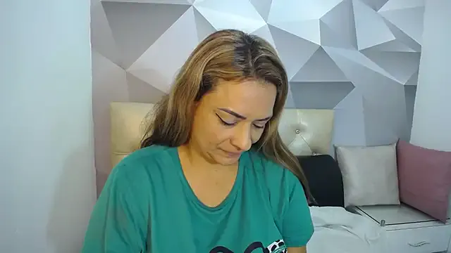 Milf-Prettyboobs on StripChat