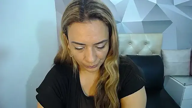 Milf-Prettyboobs on StripChat