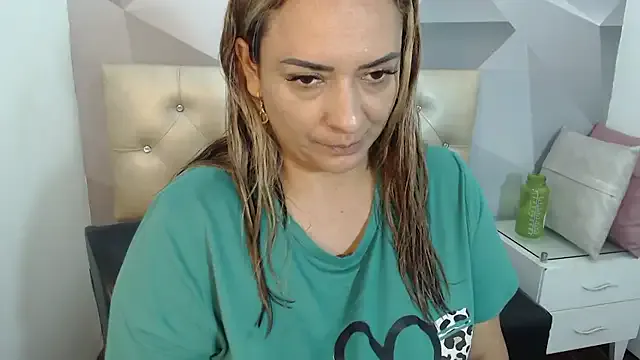 Milf-Prettyboobs on StripChat