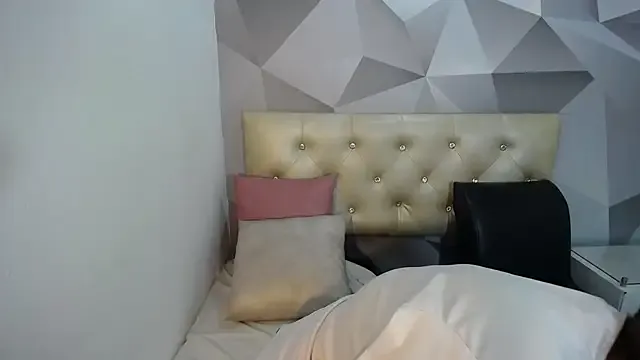 Milf-Prettyboobs on StripChat