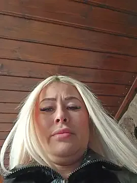 MILFBARBY on StripChat