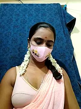 mini-queen on StripChat 