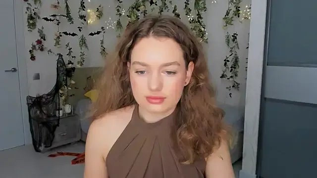 MiracleCurly on StripChat