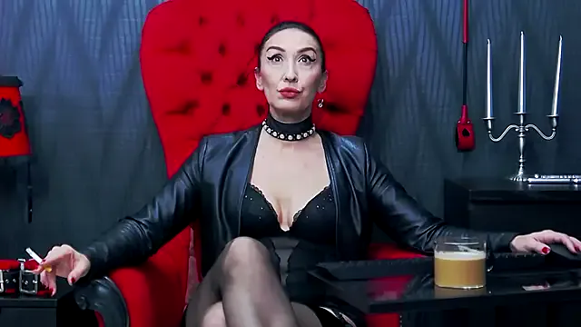 MistressDora on StripChat