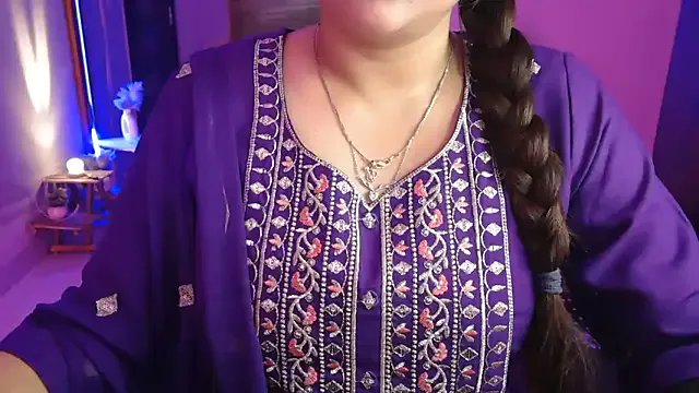 Mitikaa on StripChat 