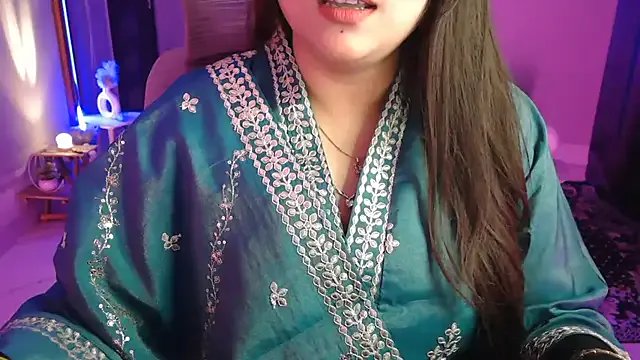 Mitikaa on StripChat 