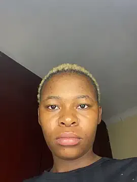 MiyaXo2 on StripChat