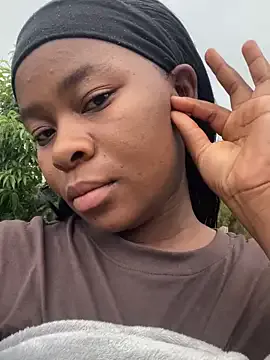 MiyaXo2 on StripChat