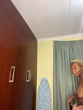 MiyaXo2 on StripChat