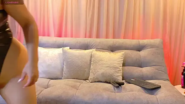 MonserratLane on StripChat