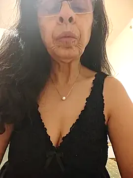 NakedMILFx on StripChat