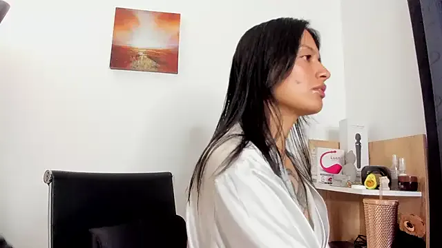 nia__white on StripChat