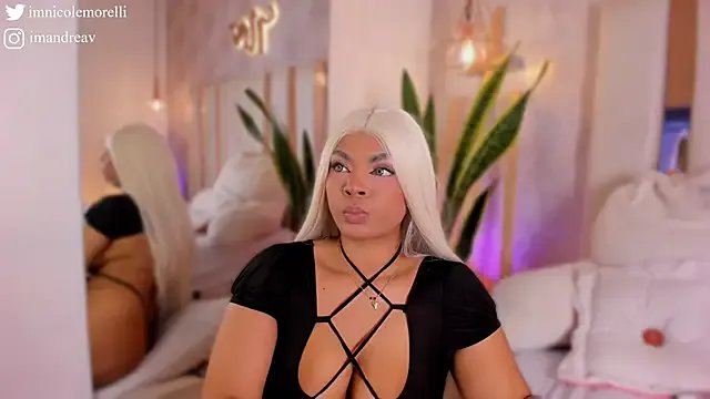 Nicolemorelli2 on StripChat