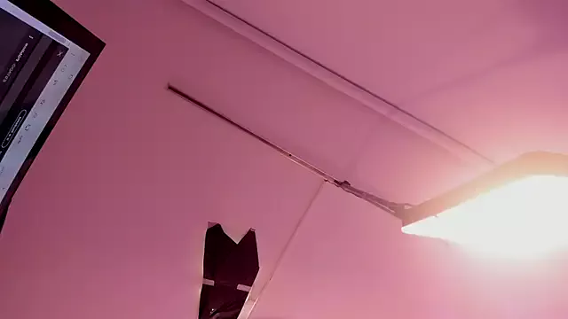 Nicolle_Evanss_ on StripChat