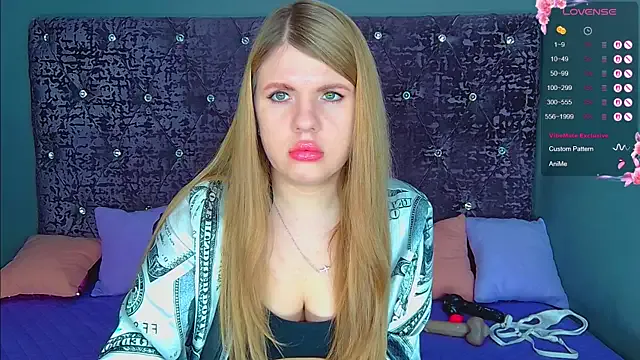 NoraBigAss on StripChat