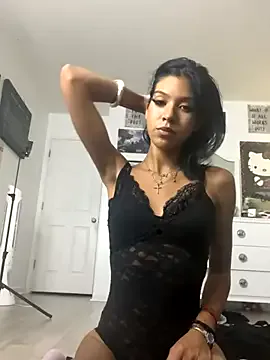 petitelatinateen on StripChat