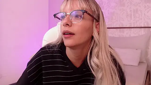 peyton_golden1 on StripChat