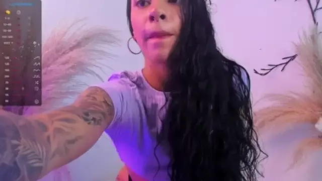 pretty_pettite on StripChat