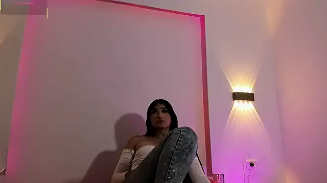 PrettyAngel__ on StripChat