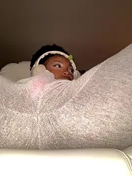 Queenkimi777 on StripChat