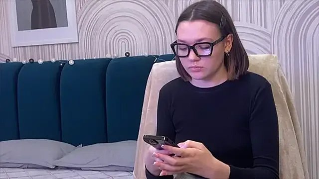 R_I_N_A on StripChat 