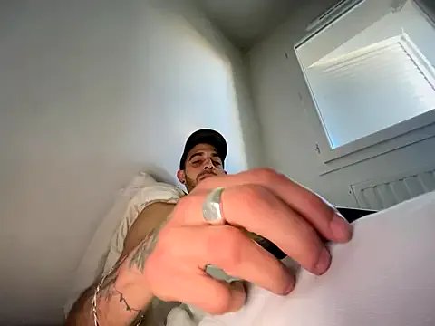 Rebeu313 on StripChat