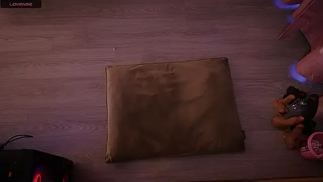 Redhead_Shark_new on StripChat