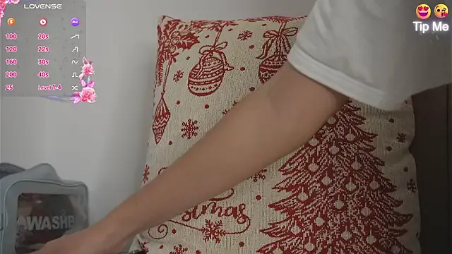 Roxybeautyy on StripChat