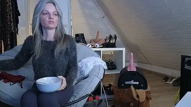 Sabdeluxe on StripChat