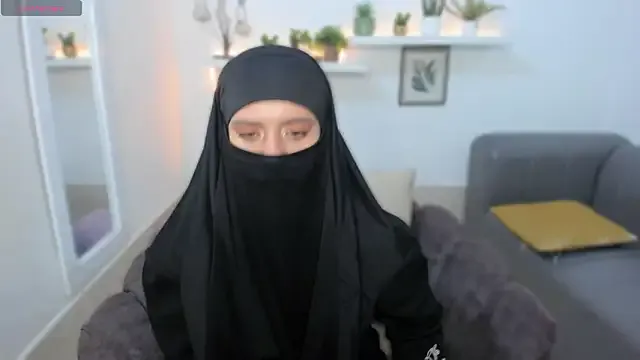 salma_arabicc — Wiggle my booty 