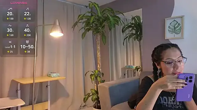 Saly_Moon1 on StripChat