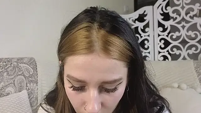 sandy_kiss on StripChat