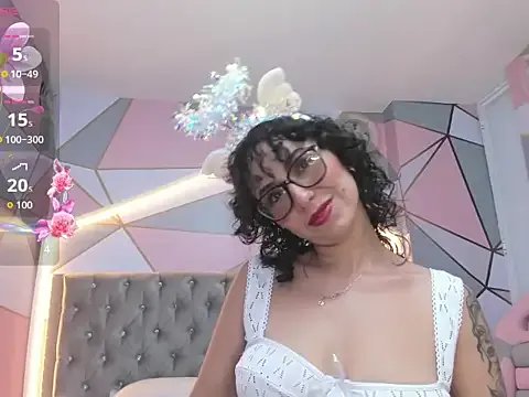 sarah_sluty on StripChat 