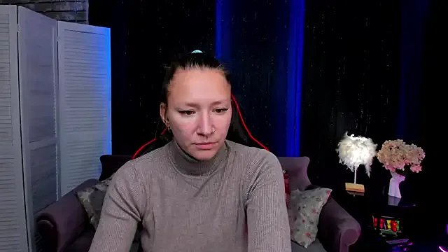 SarahCoksss on StripChat 