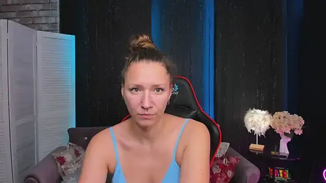 SarahCoksss on StripChat 