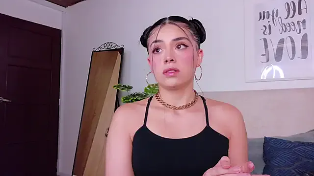 SaritaBratz on StripChat