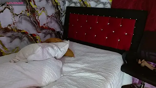 Scarlethvega99 on StripChat